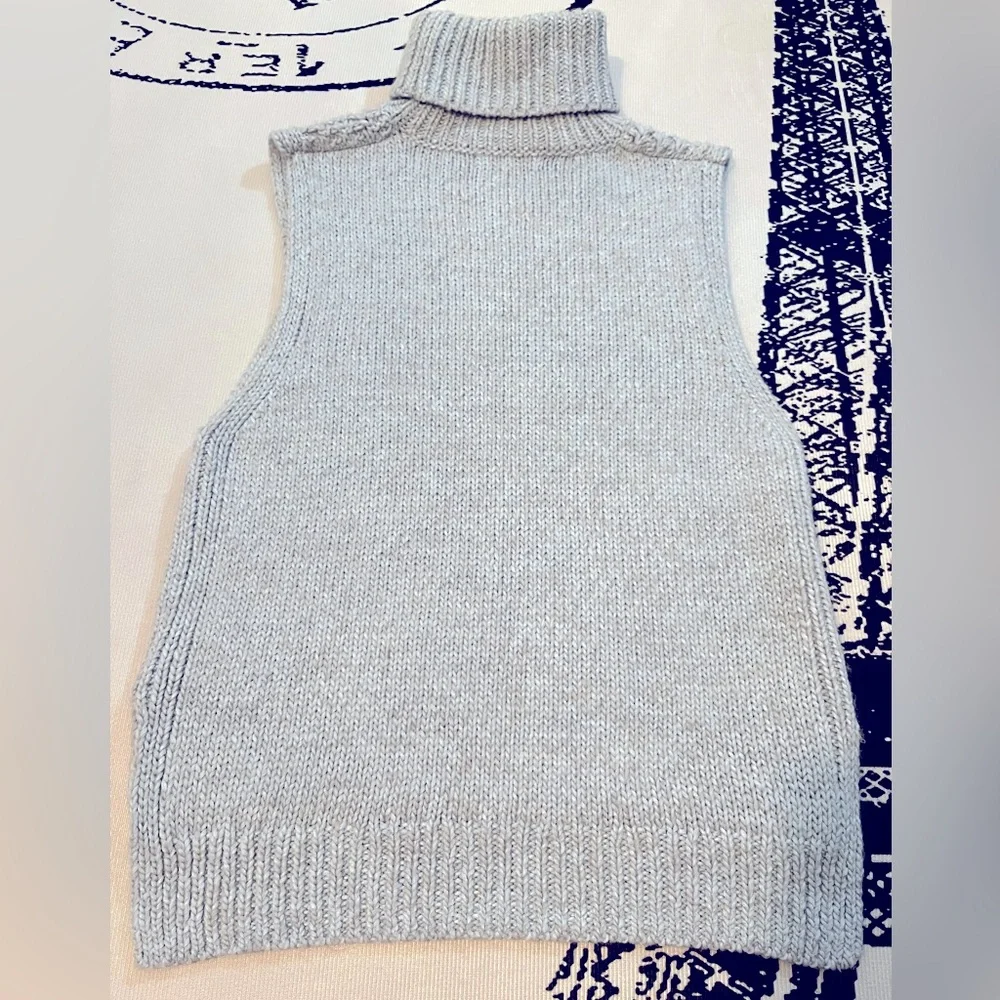 *NWOT* BANANA REPUBLIC SLEEVELESS HIGH/LOW TURTLE NECK SWEATER IN SEA FOAM SZ:XS - Picture 4 of 6